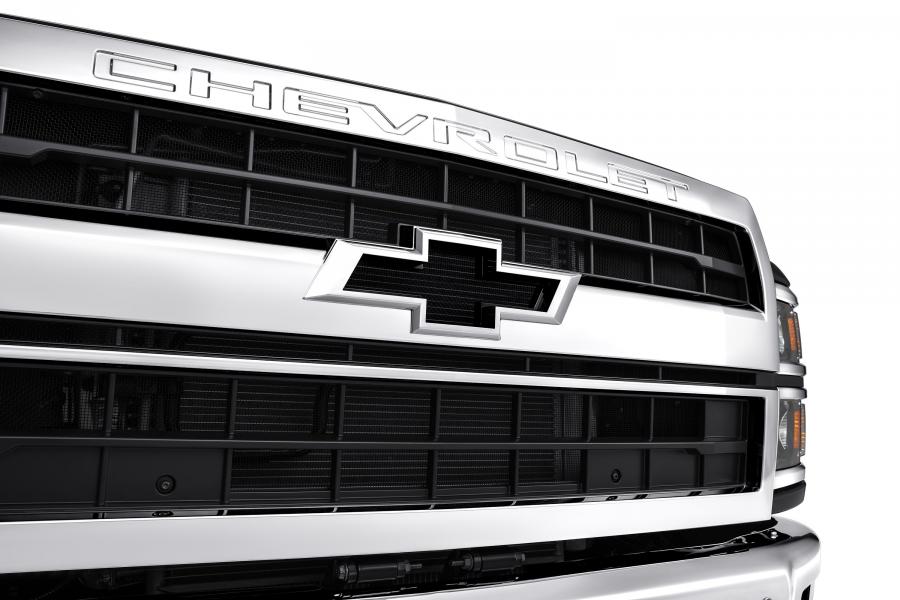 Логотип Chevrolet Silverado 4500HD Crew Cab Chassis 2018 года  (фото 7 из 8)